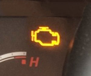 車のエンジン警告灯が点灯 点滅する原因 黄色のエンジンマークが消えた場合は 車メンテ