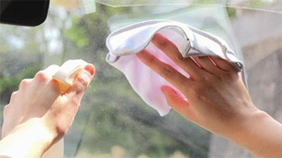 アルカリ電解水,車内清掃,使ってはいけない場所,正しい使い方.画像